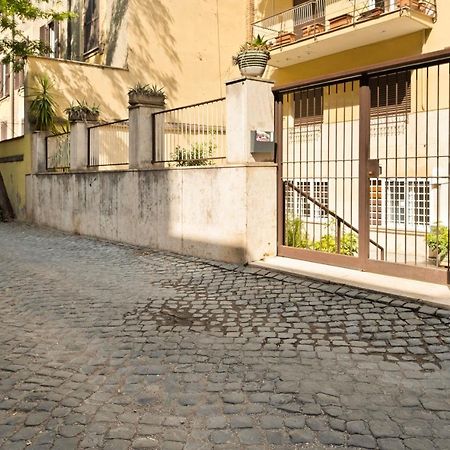 3 Bed Modern Flat - 15 Minutes Walk To Colosseum โรม ภายนอก รูปภาพ