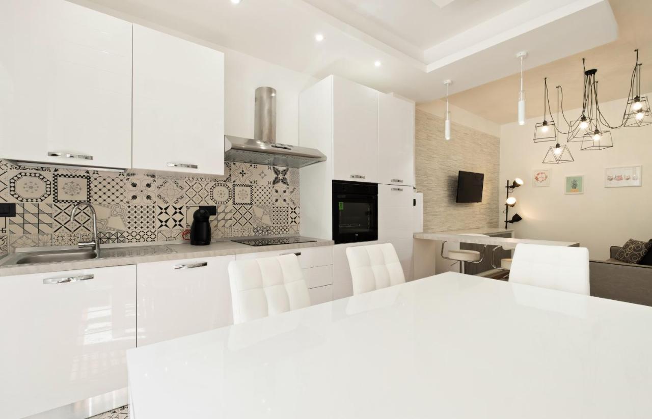 3 Bed Modern Flat - 15 Minutes Walk To Colosseum โรม ภายนอก รูปภาพ