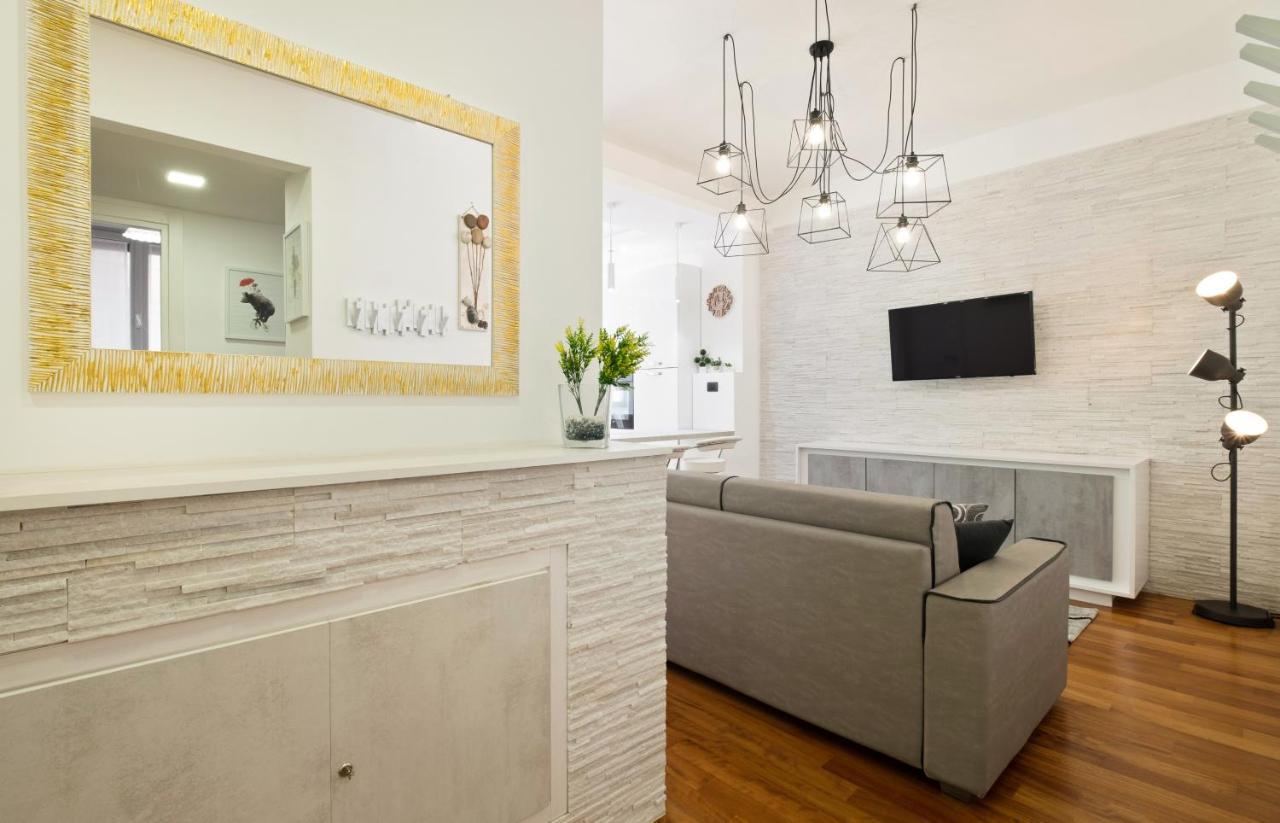 3 Bed Modern Flat - 15 Minutes Walk To Colosseum โรม ภายนอก รูปภาพ