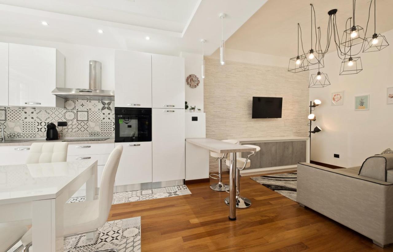 3 Bed Modern Flat - 15 Minutes Walk To Colosseum โรม ภายนอก รูปภาพ