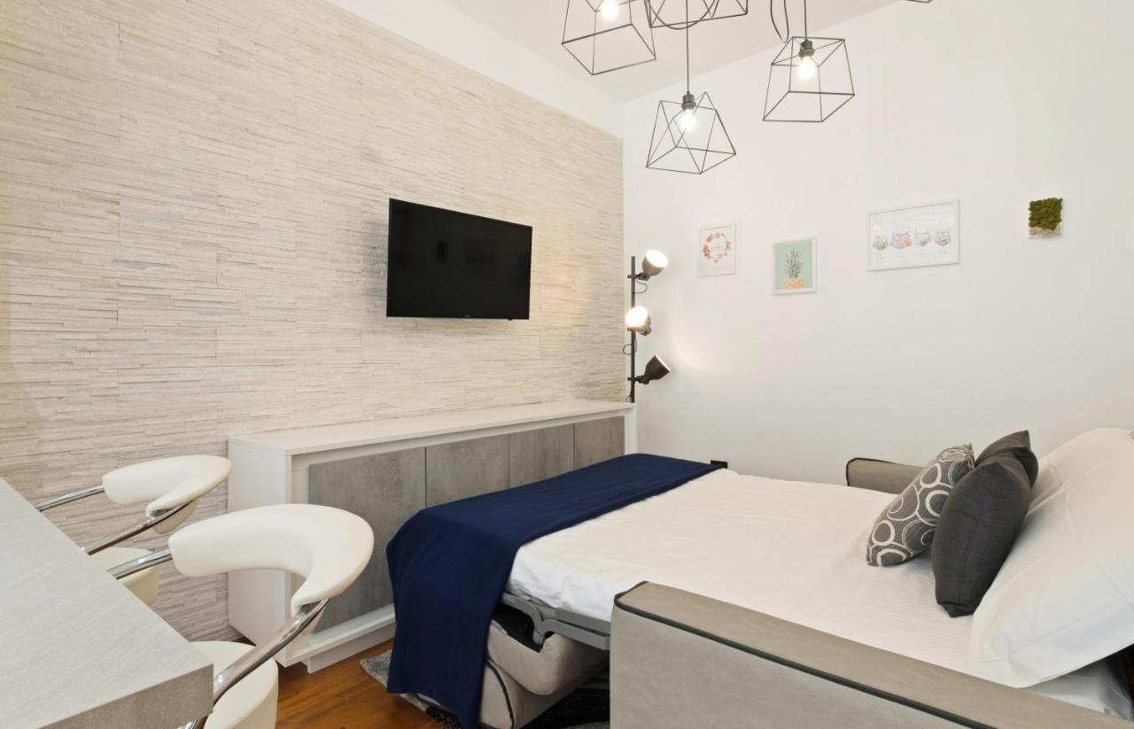 3 Bed Modern Flat - 15 Minutes Walk To Colosseum โรม ภายนอก รูปภาพ