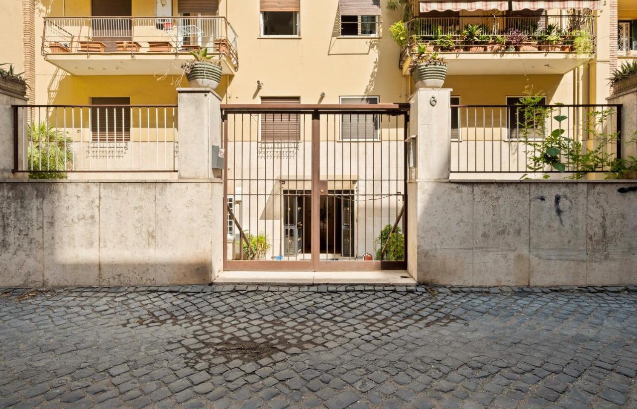 3 Bed Modern Flat - 15 Minutes Walk To Colosseum โรม ภายนอก รูปภาพ